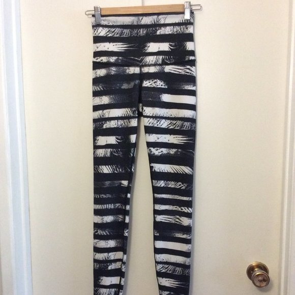 Lululemon wunder under high rise leggings - Picture 3 of 4